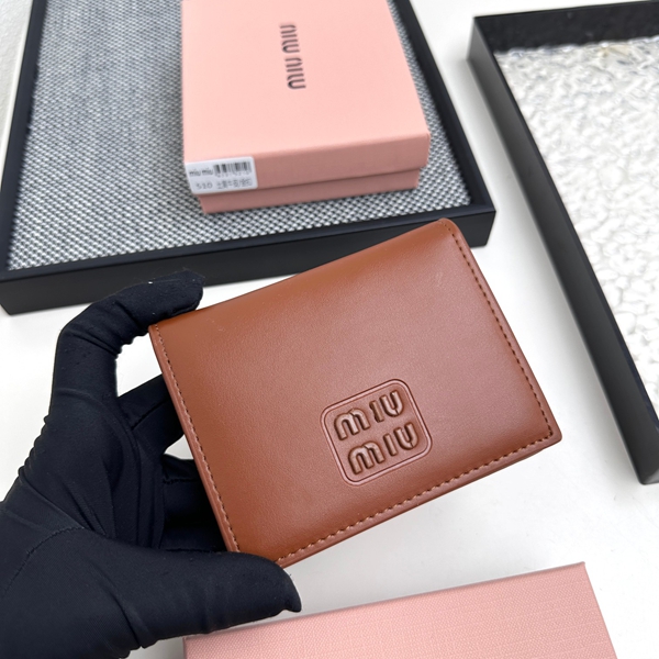 超激安ブランド財布偽物正面デザイン